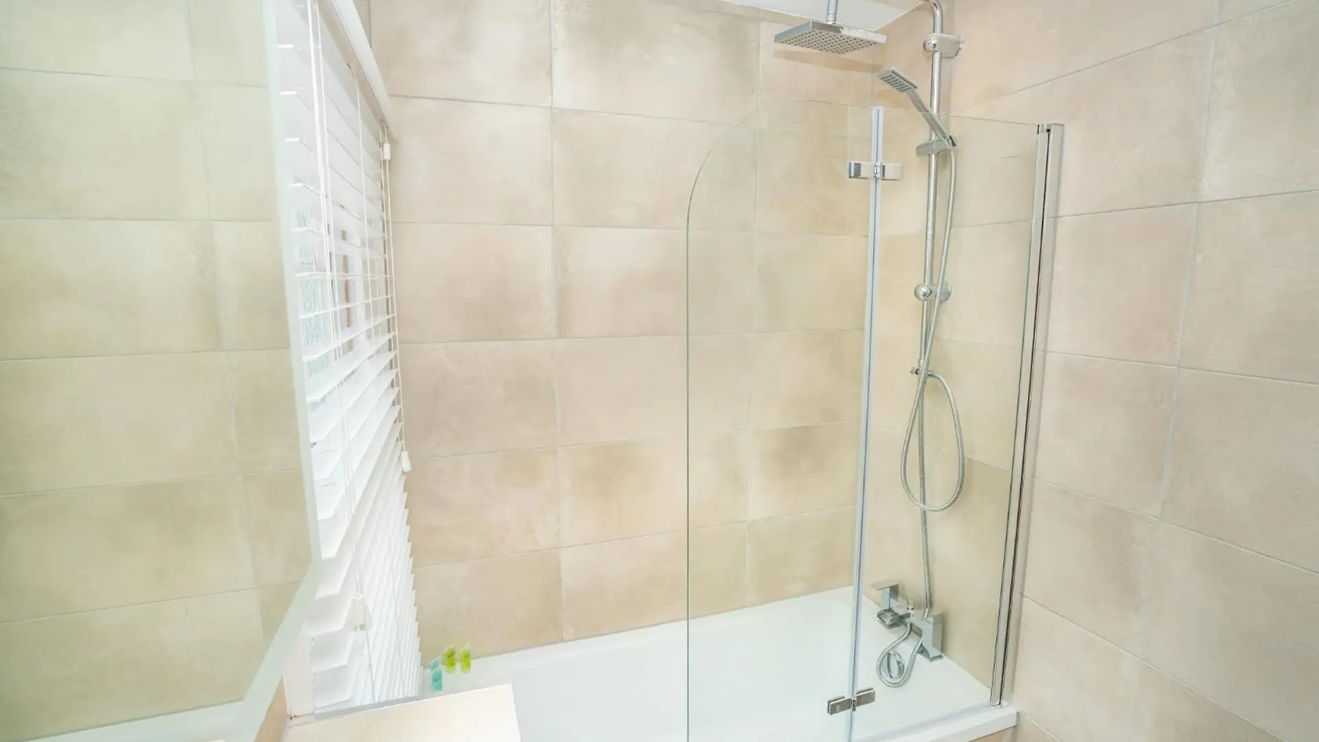 Stunning 1 Bedroom Apartment In Cheltenham Centre United Kingdom