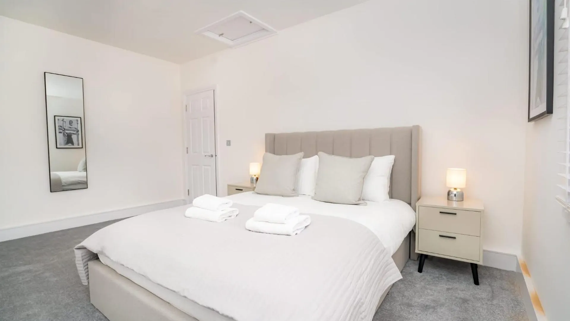 Stunning 1 Bedroom Apartment In Cheltenham Centre 0*,