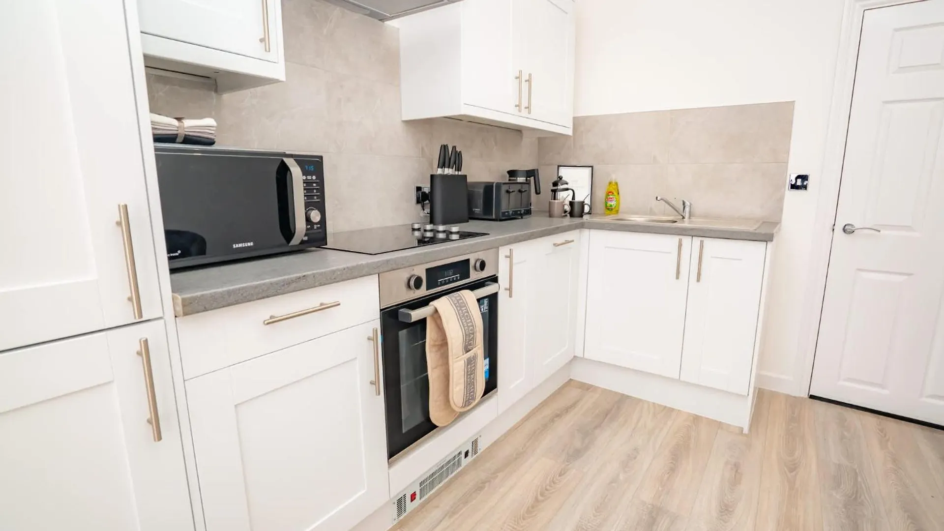 Stunning 1 Bedroom Apartment In Cheltenham Centre