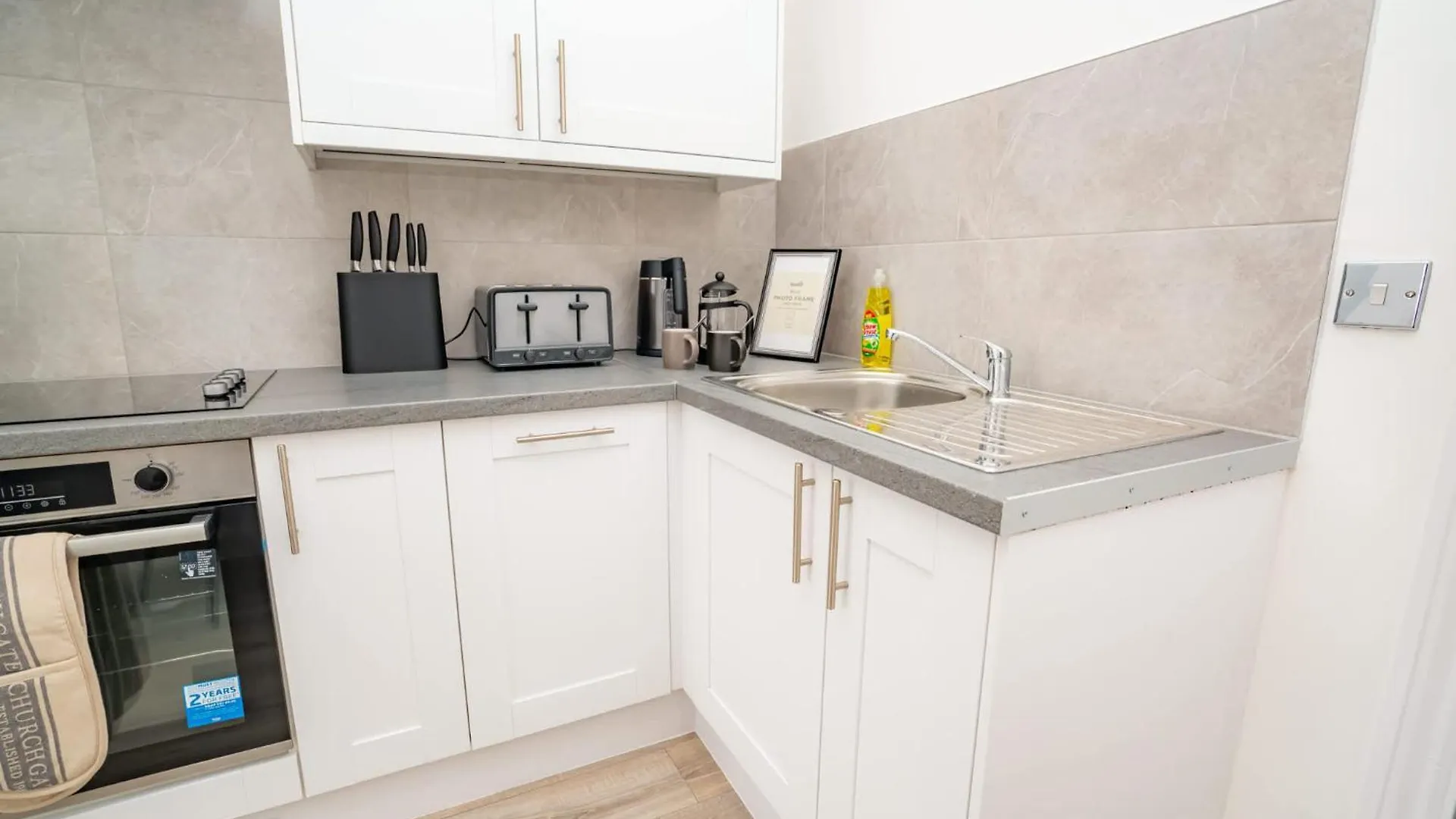 Stunning 1 Bedroom Apartment In Cheltenham Centre