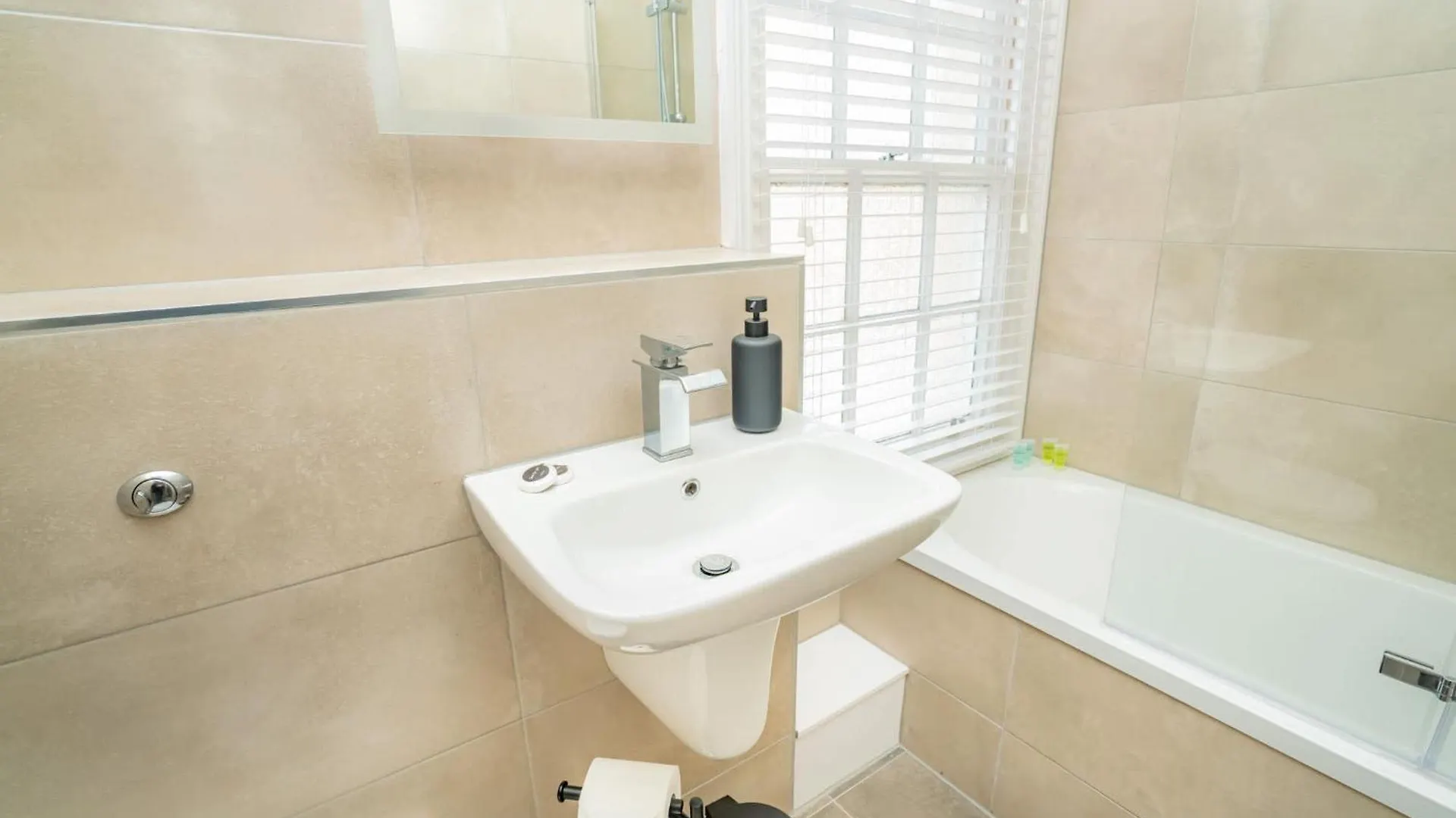 Stunning 1 Bedroom Apartment In Cheltenham Centre