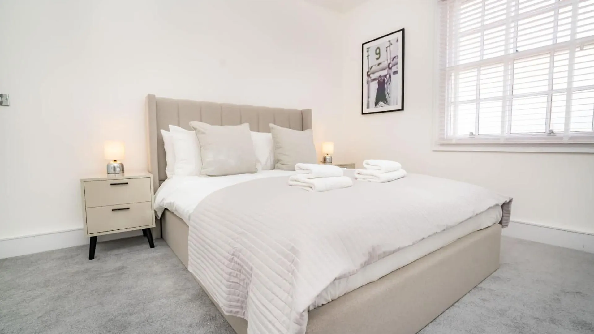 Stunning 1 Bedroom Apartment In Cheltenham Centre