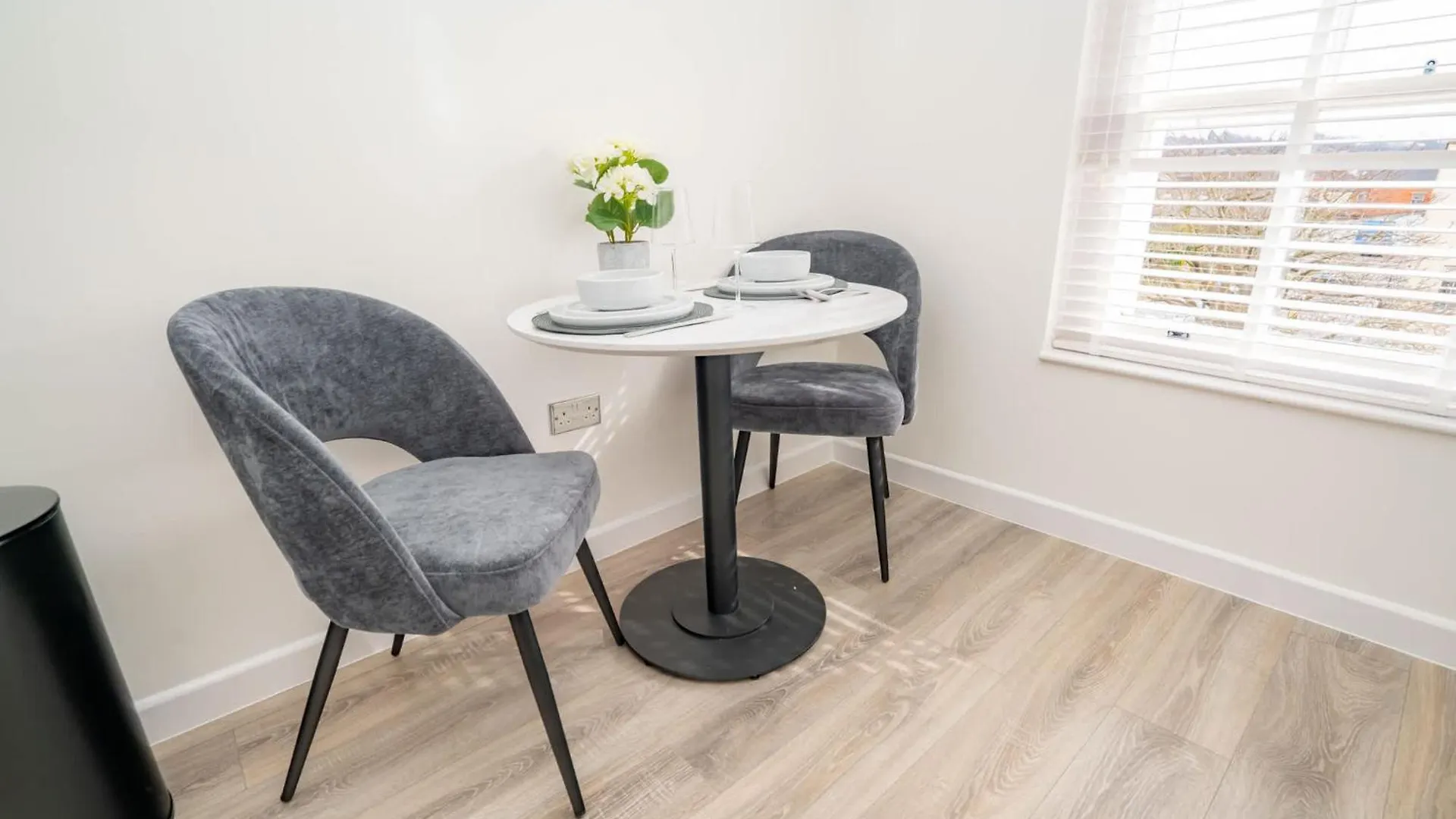 Stunning 1 Bedroom Apartment In Cheltenham Centre