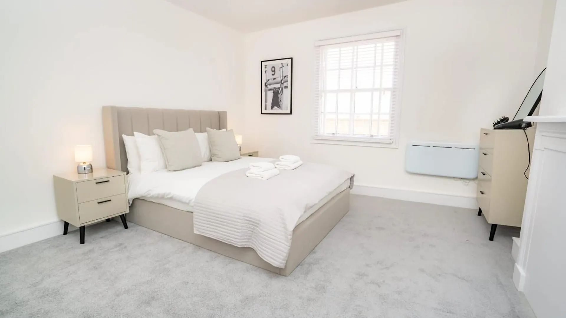 Stunning 1 Bedroom Apartment In Cheltenham Centre